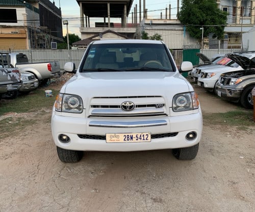 Tundra ឆ្នាំ 04 ប៉ុង2 ហ្វូលបេីកតំបូល សាំង + ហ្គាស