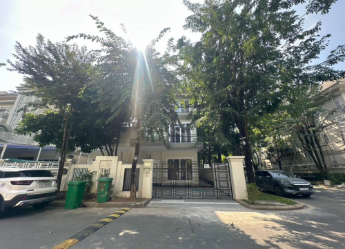 Twin corner villa for rent