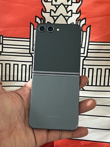 Z flip 5 / ram8g / 512g / ក្រុមហ៊ុន sim2+eaim / សុំណុំហ្សុីន លក់តំលៃក្រោមទីផ្សារនៅកម្ពុជា 325$ ដាច់