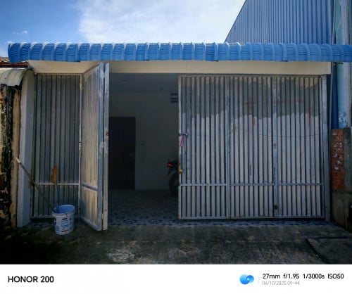 សែនសុខ ក្បែរសាលា