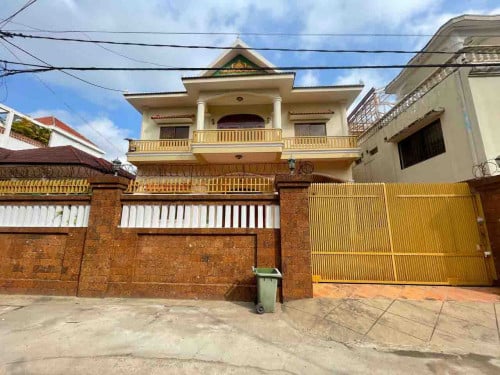 វីឡាសម្រាប់ជួល នៅទន្លេបាសាក់