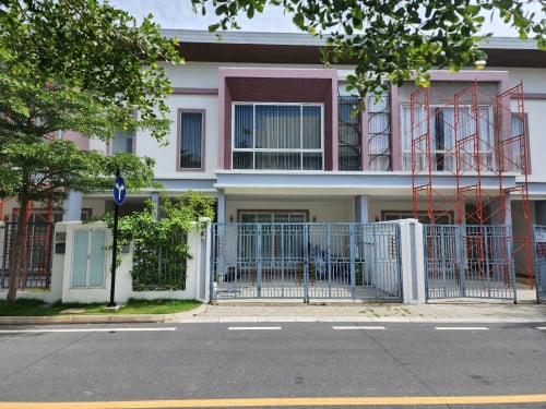 ផ្ទះលក់ ទីតាំងល្អ