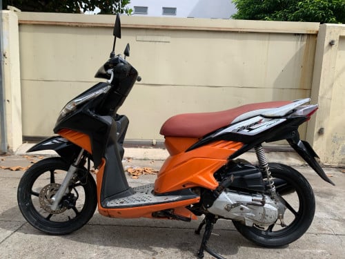 ម៉ូតូលក់​