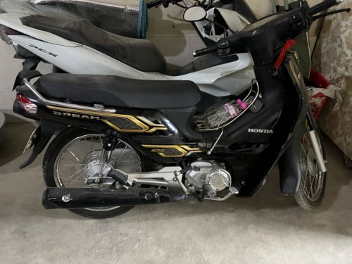 ម៉ូតូខ្ចី024