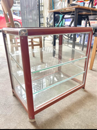 ទូកញ្ចក់ខ្នាតតូច​ 55x55x35