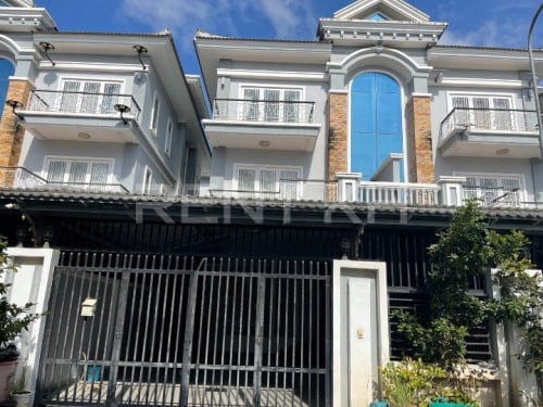 វីឡាភ្លោះសម្រាប់ជួលនៅបុរី វិមានភ្នំពេញ 598