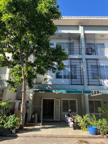 វីឡាកូនកាត់សម្រាប់ជួល នៅបុរីប៉េងហួតព្រីមៀ 598   | Shop house rent at Borey Peng Huot Premier st 598