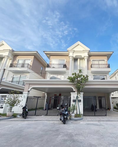​ វីឡាភ្លោះ B សម្រាប់ជួល | Villa Twin B for Rent
