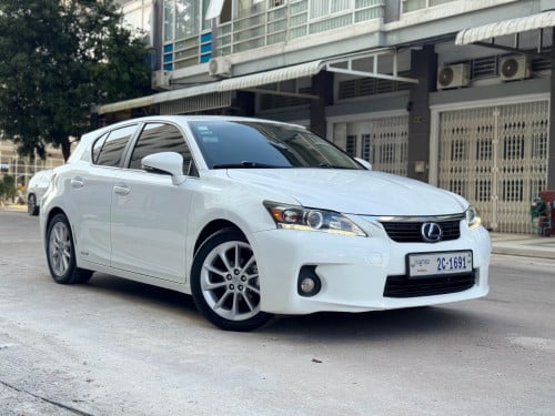 ថ្មី​ណាស់​ CT . 2011 . ហ្វូល​ព្រីមមៀរ​