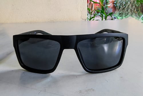 លក់វ៉ែនតាខ្មៅ Dubery  កញ្ចក់កាត់ស្រមោល 99%ថ្មី។