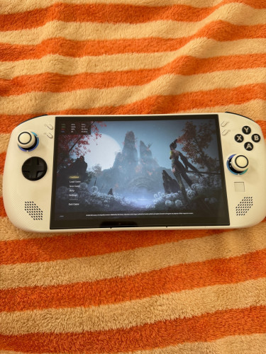 លក់ Legion go s 512GB ស្អាត 98% មានប្រអប់