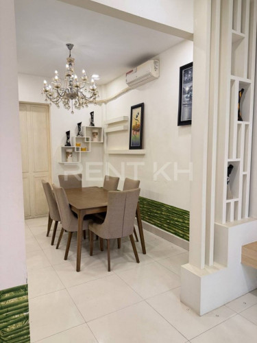 - វីឡាកូនកាត់សម្រាប់ជួលនៅបុរី ជីបម៉ុងសែនសុខ / Link House For Rent at Borey Chip Mong Sen Sok