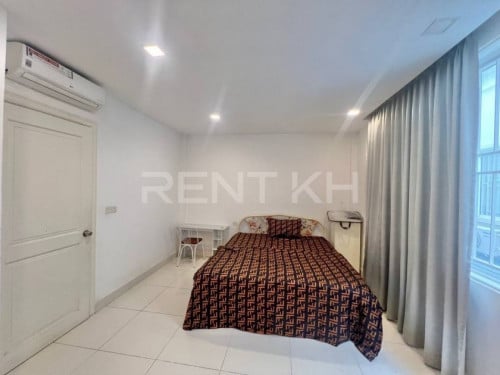 - វីឡាកូនកាត់សម្រាប់ជួលនៅបុរី ជីបម៉ុងសែនសុខ / Link House For Rent at Borey Chip Mong Sen Sok