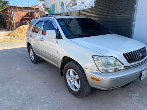 លក់ RX300 ឆ្នាំ1999 ប៉ុង2 ឡានថ្មី