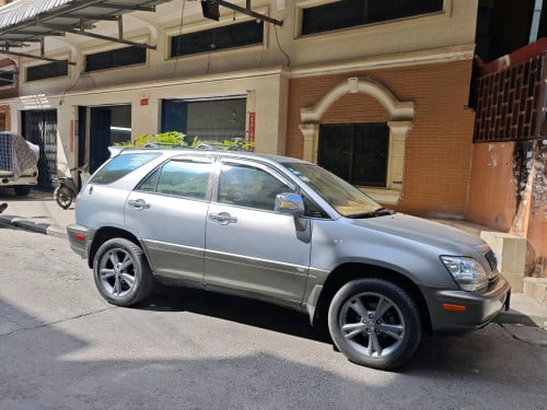 លក់ឡានRX300ឆ្នាំ2002ប៉ុង2