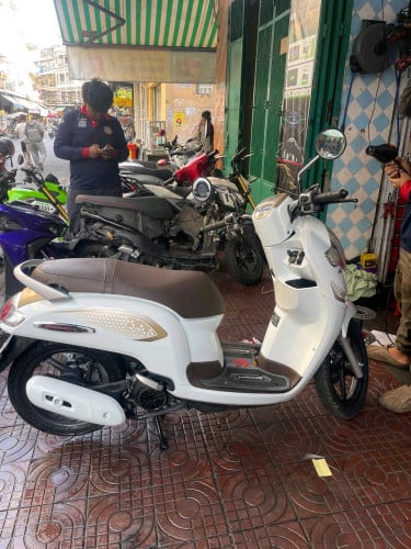 លក់ scoopy 018 up 021 ស្អាត ខ្ចី 95-98% អេម សំបកថ្មី មុខ ក្រោយ មាន ឯកសារគ្រប់ ភ្នំពេញ  តម្លៃ 1480$