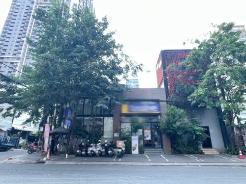 ហាងកែង ជួលនៅលើផ្លូវធំអ៊ូអរ | Shop for Rent on the Main Road