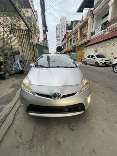 ឡានលក់Toyot prius2013