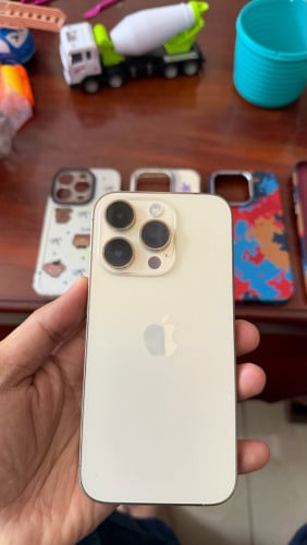 14 pro ZP/A នៅស្អាត98% នៅហ្សីនទាំងអស់ របស់ប្រេីផ្ទាល់