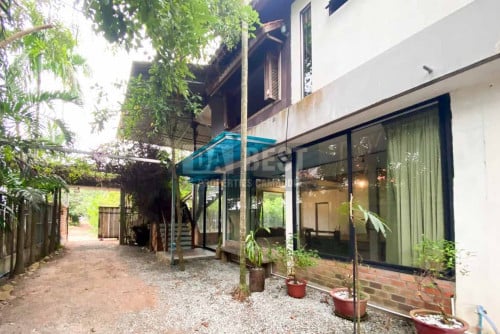 4 Bedroom Wooden House For Rent in Siem Reap – Cambodia