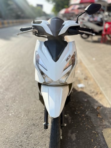 Beat 2025 ទេីបកាត់បានក្តៅៗ​ នៅស្អាត017 8888 25. 070 6666 16