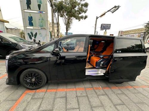 GAC GN8 VIP for Rent