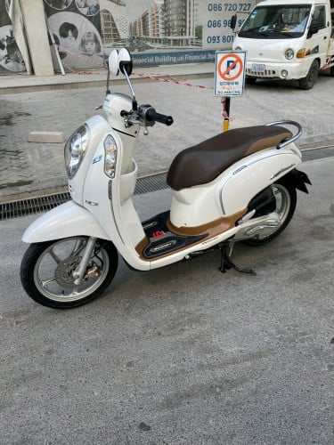 Honda scoopy 2015