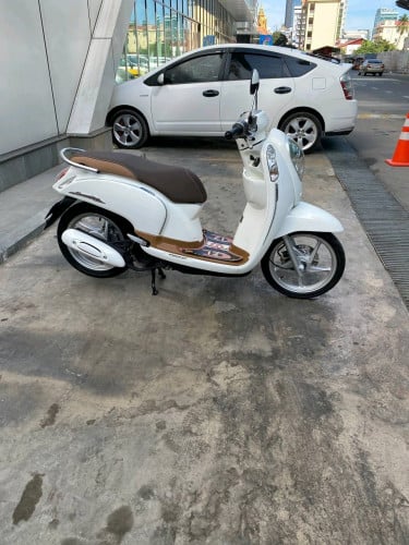 Honda scoopy 2015