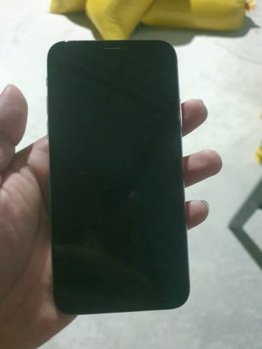 iPhone X បែកគែមតិច