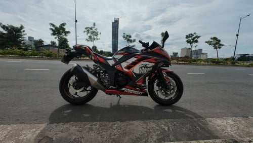 Kawasaki Ninja 300 ឆ្នាំ 2015