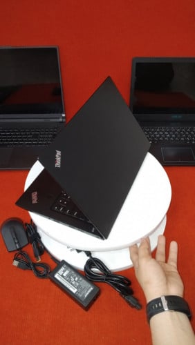 Lenovo x1 Carbon / i7 ជំនាន់ទី6​ / Ram 8GB-128GB M.2