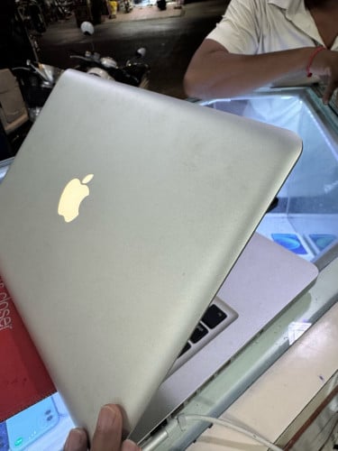 MacBook pro 2011 ដានអេក្រង់ប្រើបាន