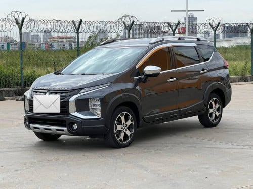 Mitsubishi Xpander Cross ស៊េរីឆ្នាំ 2022​ប្រេីបាន4មុឺនគីឡូ
