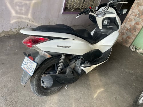 PCX 2011 ម៉ូតូនៅសំណុំ ម៉ាស៊ីនជាន់ស្ទុះ ម្ចាស់អ្នកប្រើ
