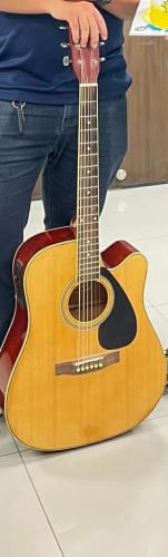 Sell beautiful guitar Yamaha 55$ only still in good condition