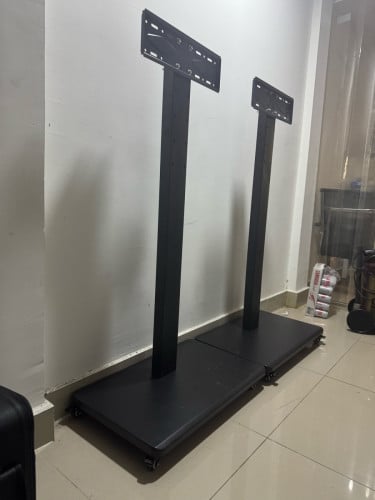 TV stand (ជេីង​ទូរទស្សន៍​)