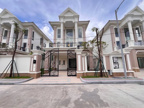 villa for sale ✔️• Location: Borey Peng Huoth Boeng Snor