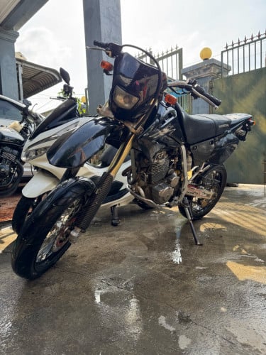 Xr250 05 មានពន្ធ័