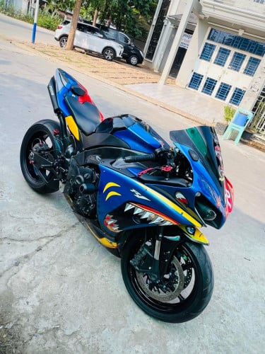 Yahama R1 2012 មានពន្ធ ស្លាកលេខត្រឹមត្រូវ  ចង់សាង សាងបានមេៗ 4ជាង