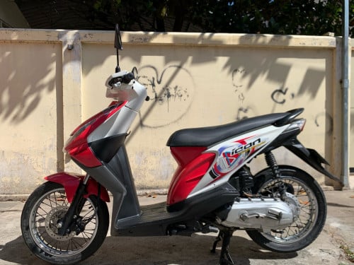 ម៉ូតូលក់​