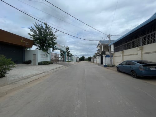 ឃ្លាំងលក់ឬជួល