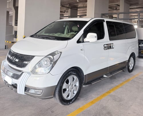 រថយន្តបេីកខ្លួនឯង​