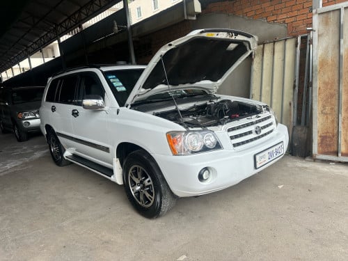 ឡានលក់ឆ្នាំ 2001 ឡើង 03 ហើយក្នុងលឿងបើកដំបូងទឹកថ្នាំនៅស៊ីនមួយជុំ