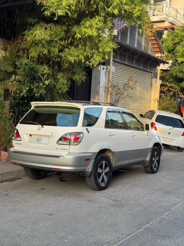 ឡានលក់ ឆ្នាំ2001 ប៉ុង1