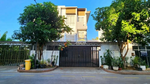 ផ្ទះលក់ឬជួលនៅបុរីឌឹផ្លរ៉ាផ្លូវជាតិលេខ6A