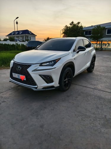 ឡានជិះផ្ទាល់Nx200T Luxury 2015 ប៉ូតុង3ប៉ុងមួយសុីសាំងតិច បាតខ្ចី