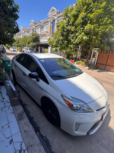រថយន្តលក់ Prius 014 Option 5 តម្លៃ 18xxx$