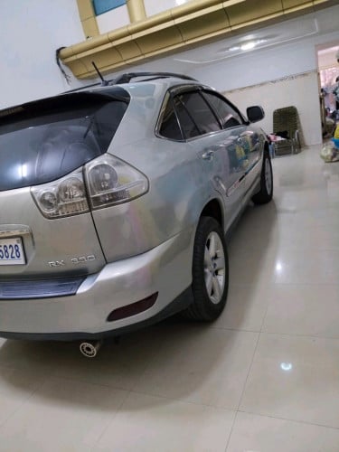 ឡានលក់rx 330 ពាក់កណ្ដាលហ្វូល 04 ប៉ុង2ផ្សែងបារី077968889មានតេលេក្រាម