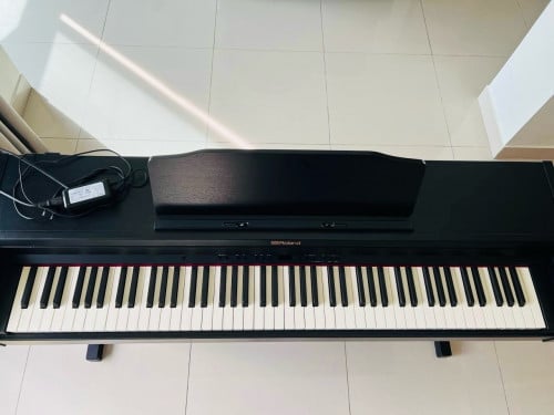 🎹 Digital Piano for Sale – Roland RP320 (Japan Product)