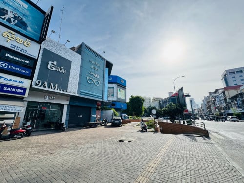 2 Flat Houses For Rent Along the Main Street Close to Olmpic Stadium